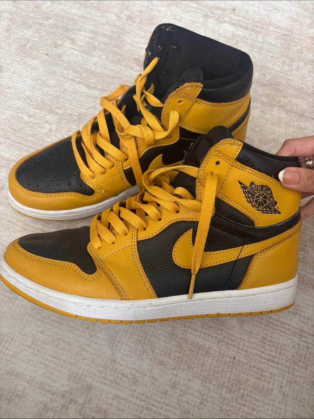 Nike Air Jordan 1 Mid - Black/Yellow